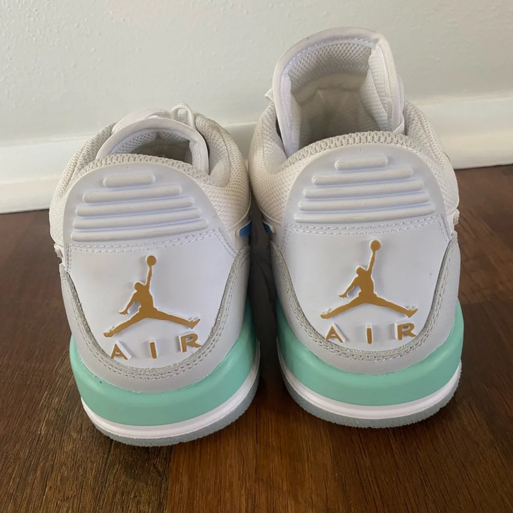 Jordan Youth Legacy 312 Low Emerald Rise Sneakers *like NEW* size 6Y